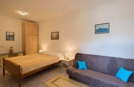 Madra Studio 03_02.jpg